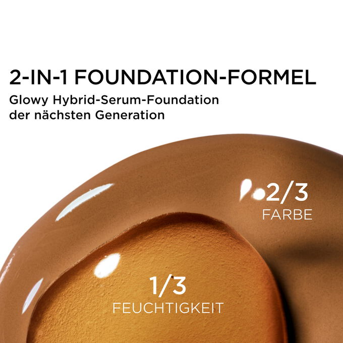 Fokus auf Mix zweier Texturen: Serum und Foundation in der Serum-Foundation-Formel von Clarins f&uuml;r Deckkraft der n&auml;chsten Generation