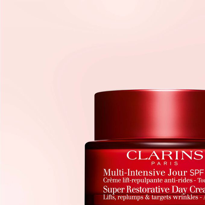 Tiegel der retinol&auml;hnlichen Tagescreme mit SPF und Textinfo &uuml;ber nachhaltiges Packaging und R&uuml;ckverfolgbarkeit &uuml;ber TRUST