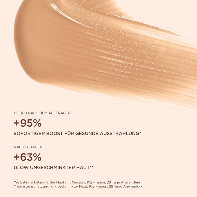 Texturklecks Clarins Skin Illusion Tinted Moisturiser in shade 04, mit Textinfo über natürliche Ausstrahlung.