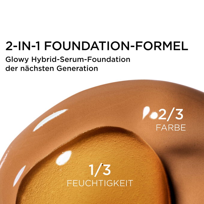 Fokus auf Mix zweier Texturen: Serum und Foundation in der Serum-Foundation-Formel von Clarins f&uuml;r Deckkraft der n&auml;chsten Generation