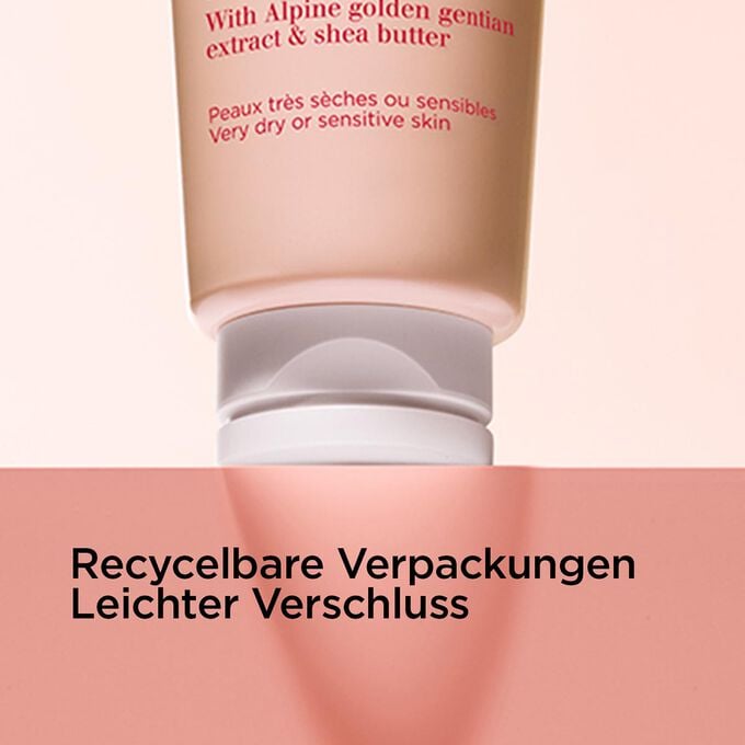 Fokus auf Kappe der schäumenden Gesichtsreinigung, um die recycelbare Verpackung und die leichte Kappe zu veranschaulichen.