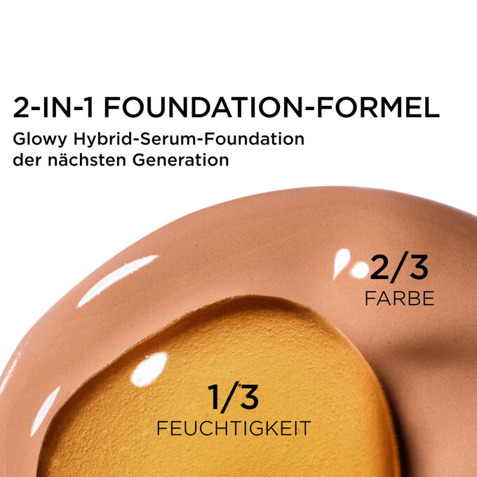 Fokus auf Mix zweier Texturen: Serum und Foundation in der Serum-Foundation-Formel von Clarins f&uuml;r Deckkraft der n&auml;chsten Generation