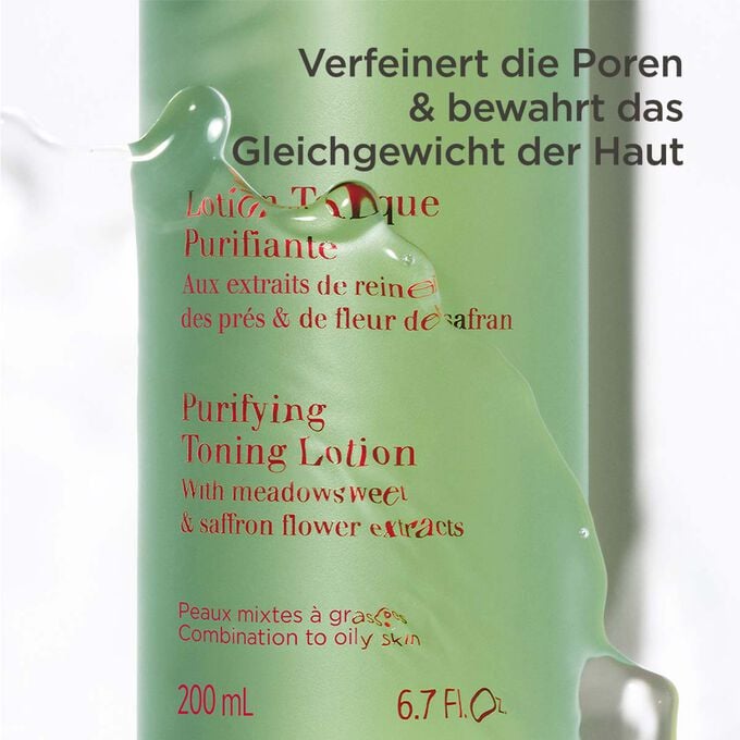 Grüner Flakon der reinigenden tonisierenden Lotion halb unter Wasser mit Text über ihre ausgleichende Wirkung Grüner Flakon der reinigenden tonisierenden Lotion halb unter Wasser mit Text über ihre ausgleichende Wirkung