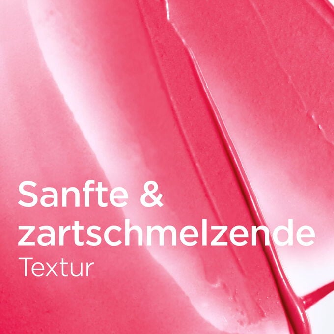 Strukturierter, cremiger rosa Hintergrund mit einem Text, der die sanfte, zartschmelzende Textur des Lip Balm aus der Love Collection f&uuml;r zarte Lippen herausstellt