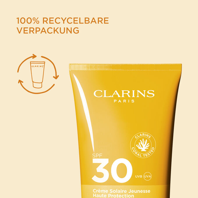 Clarins Crème Solaire Jeunesse SPF 30 für den Körper mit Textinfo zur 100 % recycelbaren Verpackung