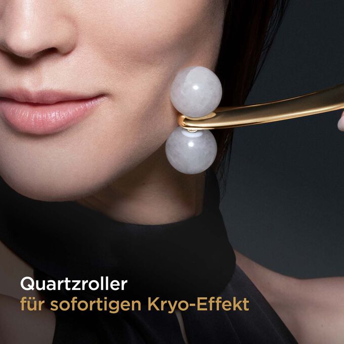 Kinnpartie einer Frau, die den Clarins Precious Roll-On anwendet. Für sofortigen Kryo-Effekt des Quartzrollers.