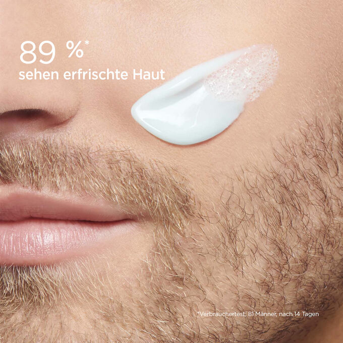 Männerwange mit Texturklecks, um zu verdeutlichen, dass 89 % der Anwender erfrischte Haut sehen.