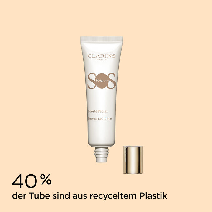 SOS Primer White von Clarins mit Text, der die Kunststofftube mit 40% recyceltem Plastik hervorhebt.