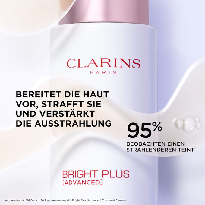 Fokus auf den Flakon der Bright Plus Advanced Lotion von Clarins, und Herausstellung der Vorteile: Die Lotion bereitet die Haut vor, strafft sie und verst&auml;rkt die Ausstrahlung.