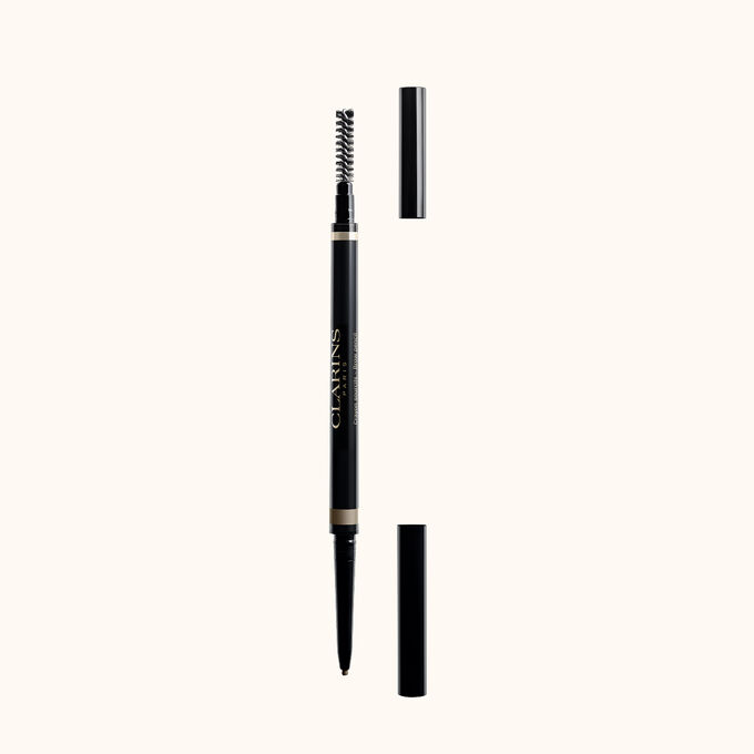 Packshot des Clarins 2-in-1 Blond Brow Pencil mit integriertem B&uuml;rstchen und einer ultrafeinen, einziehbaren Spitze f&uuml;r nat&uuml;rliche Augenbrauen.