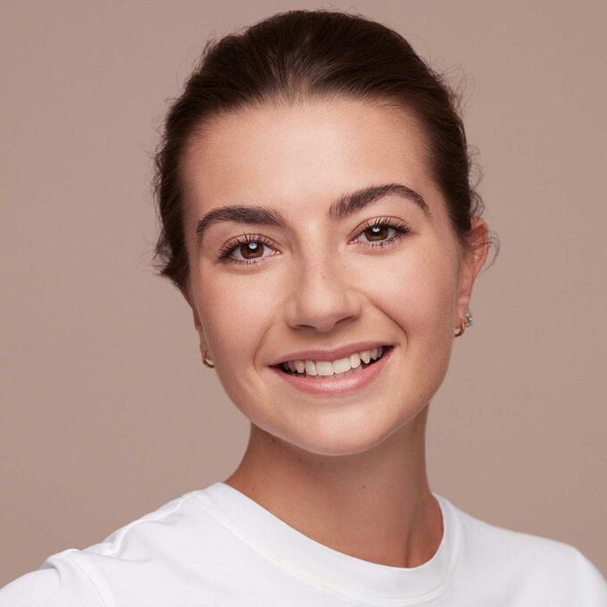 Skin Illusion 111N - Feuchtigkeit spendende Foundation für einen natürlichen Teint SPF 15