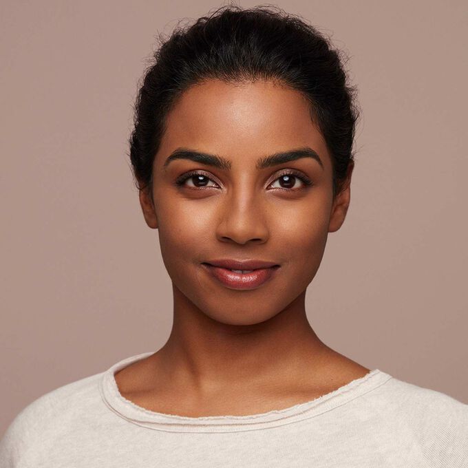 Skin Illusion 117N - Feuchtigkeit spendende Foundation f&uuml;r einen nat&uuml;rlichen Teint SPF 15