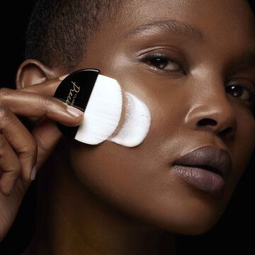 La Mousse Douce Nettoyante Clarins Precious - Sanfter Reinigungsschaum für das Gesicht.