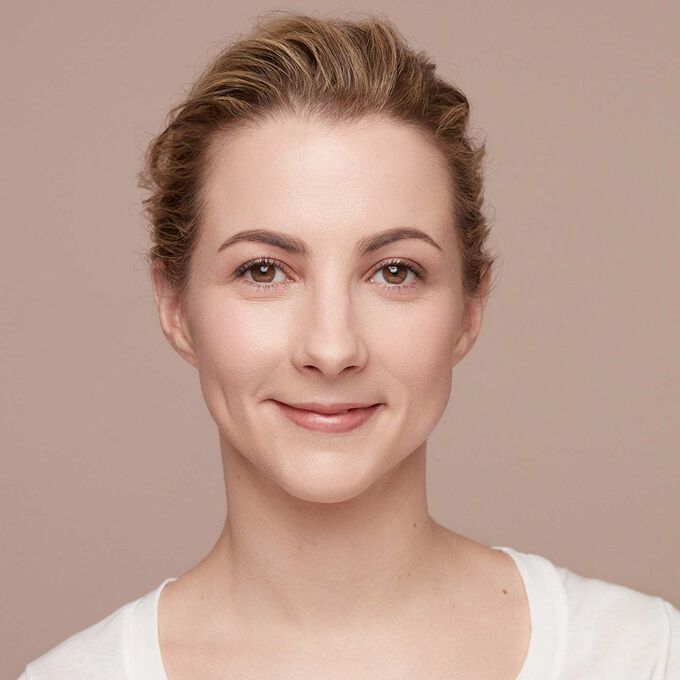 Skin Illusion 102.5C- Feuchtigkeit spendende Foundation für einen natürlichen Teint SPF 15