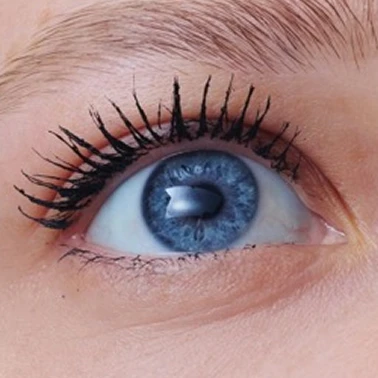 Die Wirkung von Supra Volume auf die Wimpern für dichter wirkende Wimpern