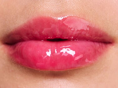 Lip Comfort Oil auf den Lippen