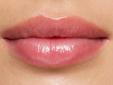 Lip Oil Balm auf den Lippen